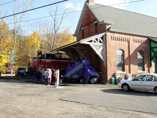 Naugatuck Railroad excursion at the Thomaston station