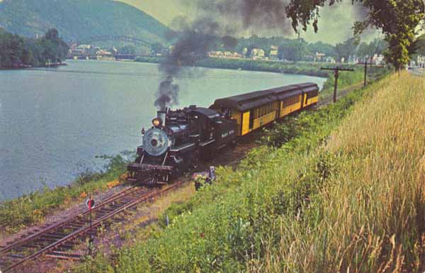 Steamtown U.S.A., Bellows Falls, Vermont - Home of Steam Trains of Yesteryear.  Live Steam Excursions - Railroad Museum.