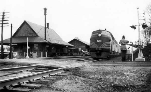 Boston & Maine #4219 passes through Eagle Bridge, New York