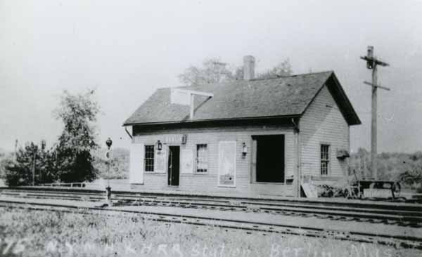 Postcard: New York, New Haven & Hartford Railroad Station, Berlin ...