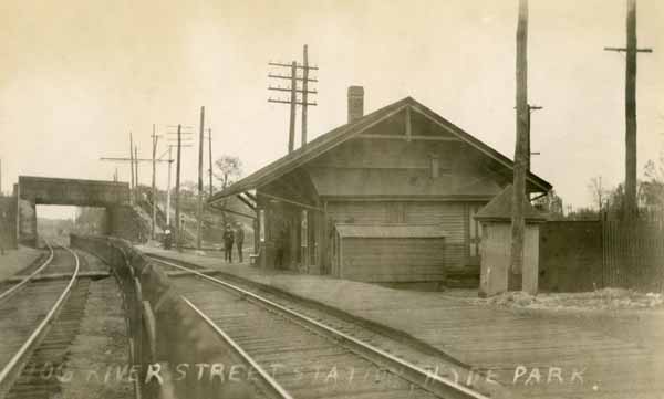 River Street Station, Hyde Park